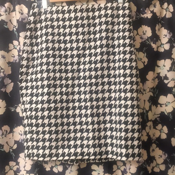 The Limited Dresses & Skirts - The Limited black & white houndstooth pencil skirt